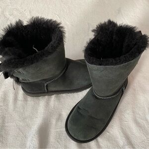 UGG kids Bailey Bow II black boots